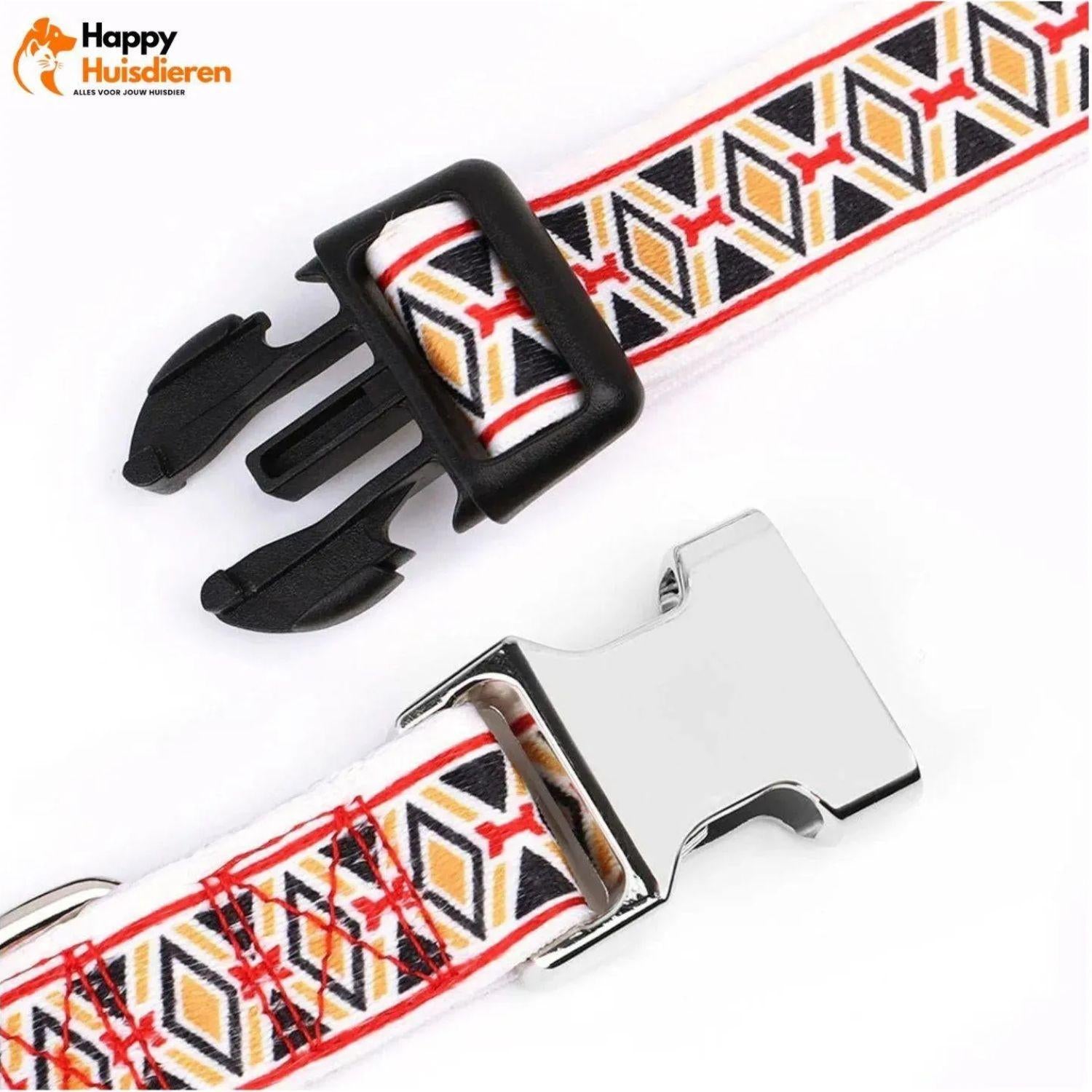 Gepersonaliseerde nylon halsband met snelsluiting. Duurzaam verstelbaar ontwerp voor veiligheid en comfort