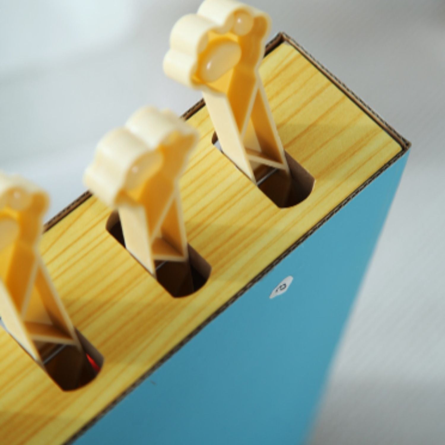 Interactief speelgoed met krabplank functie voor katten