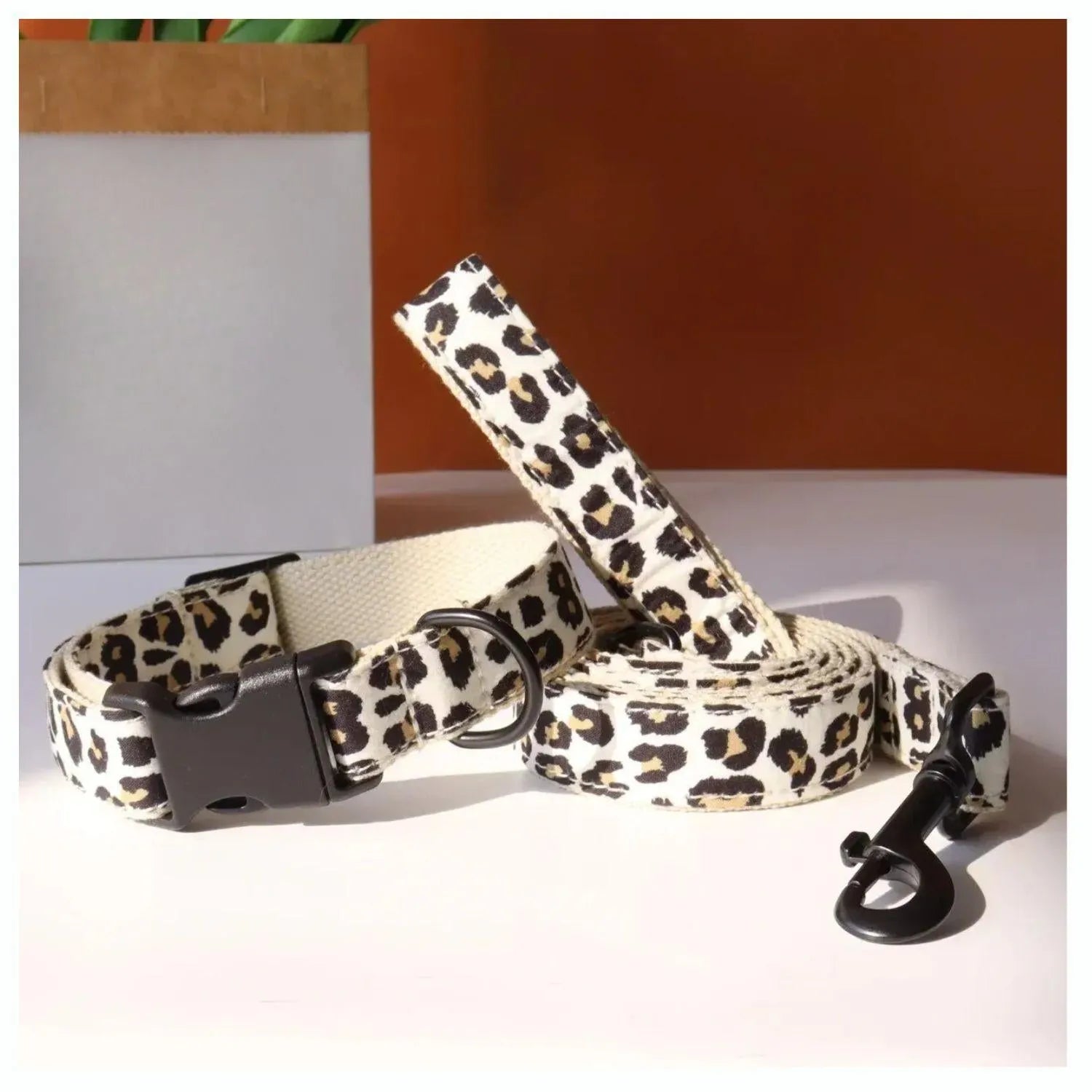 Gepersonaliseerde dierenhalsband met snelsluiting 100% katoen Duurzaam ontwerp met dierenprint