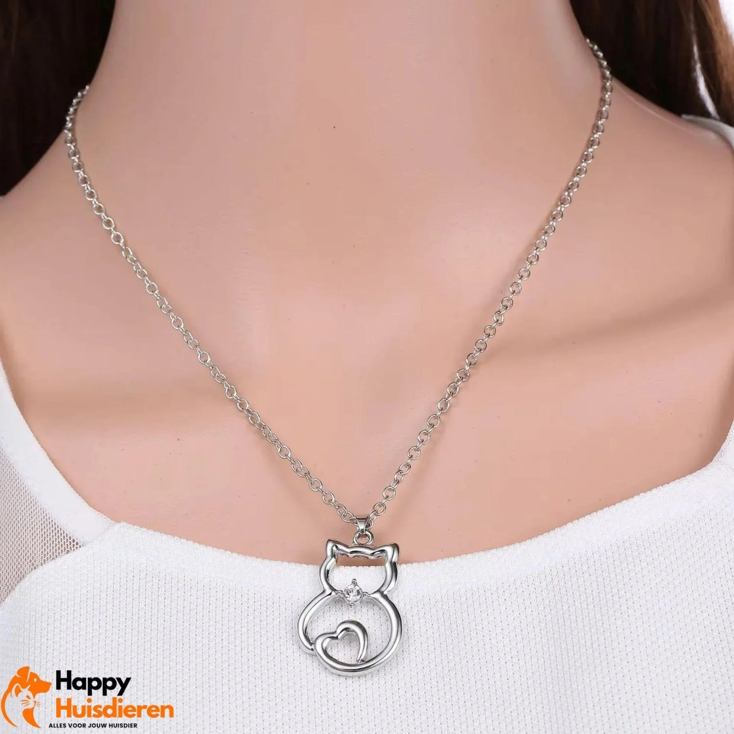 LoveGleam | Feine Halskette im Katzendesign mit herzförmigem Anhänger