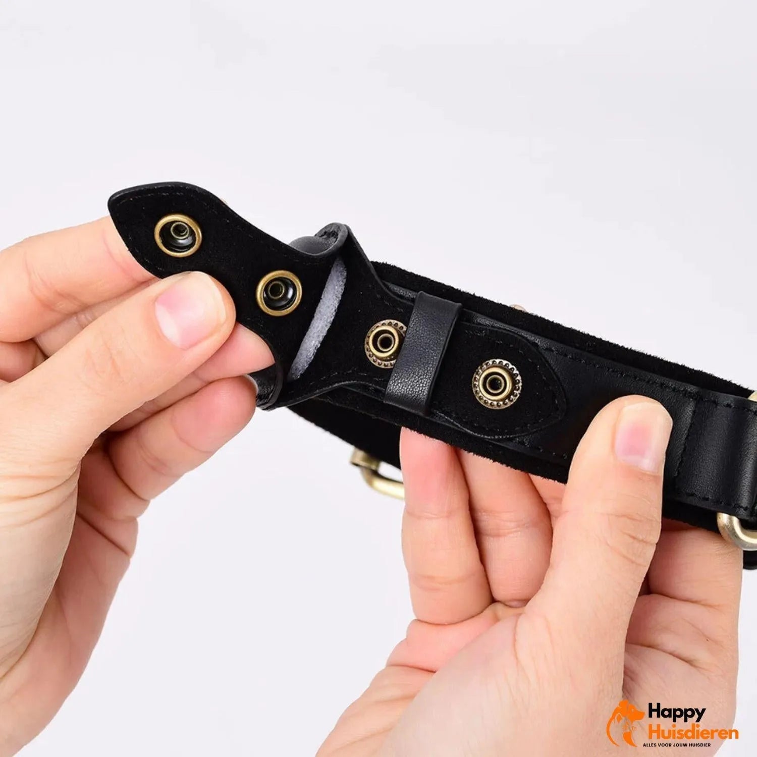 SafeTrack Collar | AirTag hondenhalsband met zachte voering & veilige houder