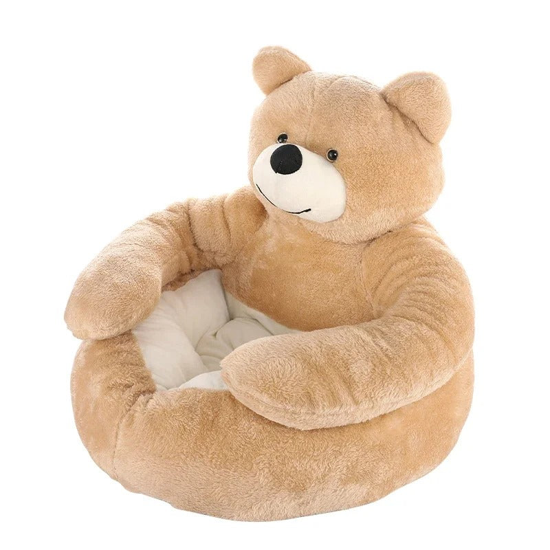 Zacht en veilig kinderbed in de vorm van een knuffelbeer