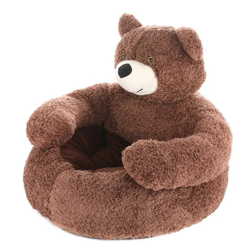 Zacht en veilig kinderbed in de vorm van een knuffelbeer