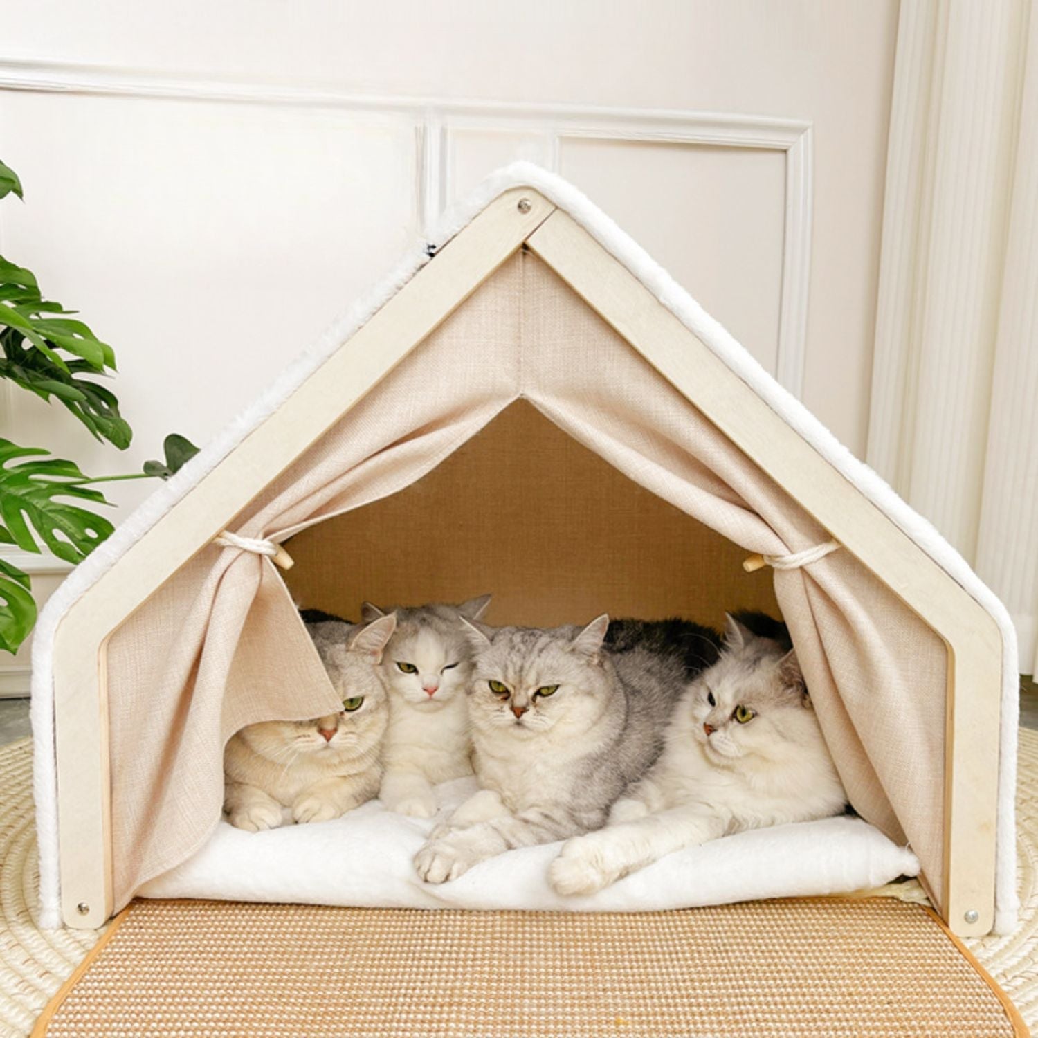 Gezellig kattenhuis met sisal dak voor krabben