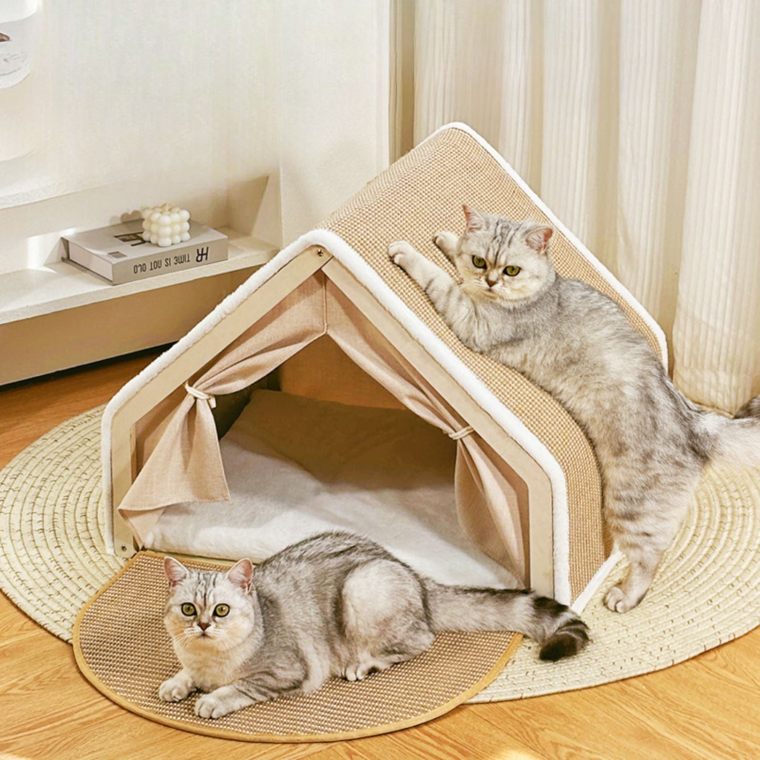 Gezellig kattenhuis met sisal dak voor krabben