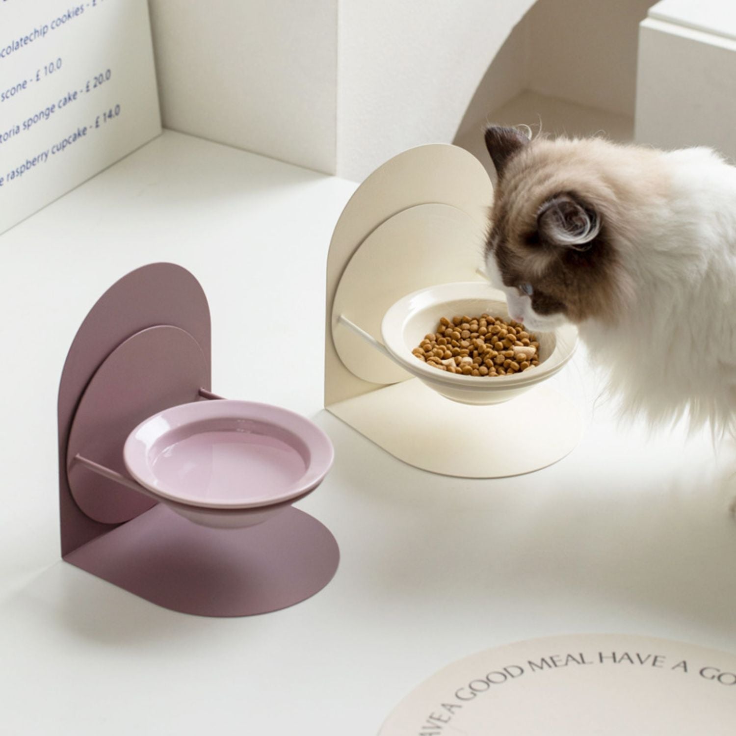 Keramische kattenkom met verstelbare hoogte en nekbescherming, voorkomt kantelen tijdens het eten