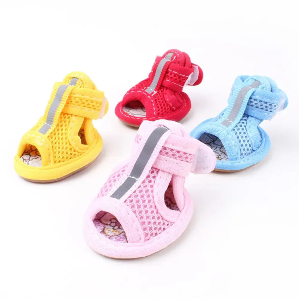 Ademende en antislip sandalen voor kleine honden en katten in kleurrijk zomers ontwerp