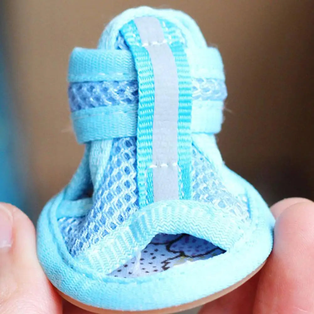 Ademende en antislip sandalen voor kleine honden en katten in kleurrijk zomers ontwerp