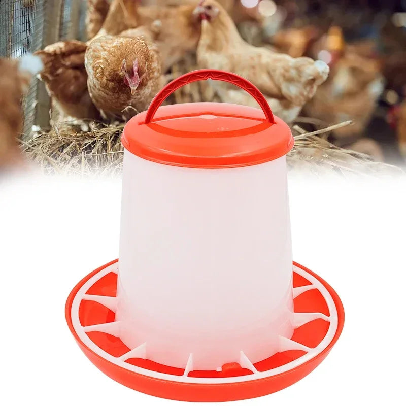 Automatisch kippenvoerapparaat voor efficiënte voeding van pluimvee zoals kippen, kwartels en duiven